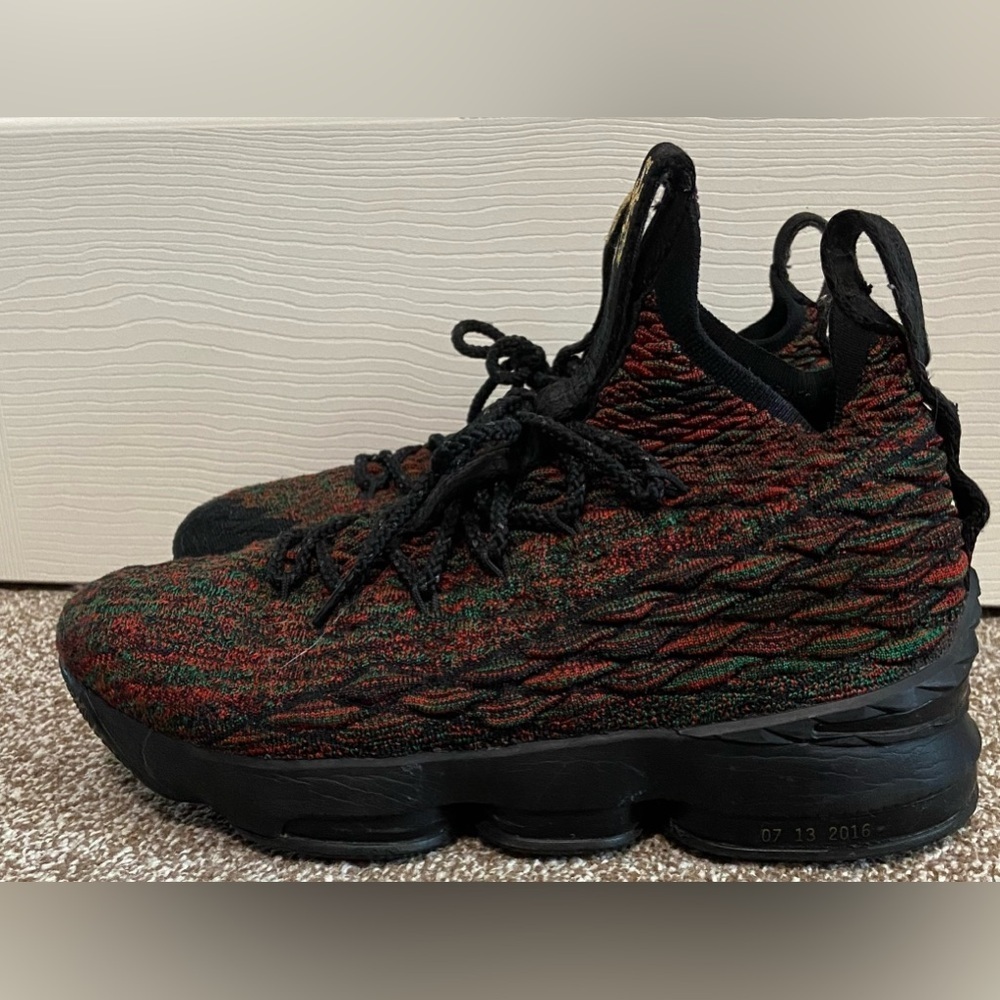 Nike LeBron 15 XV Youth Size 7Y Sneakers Shoes BHM Black Green Red 943762 900